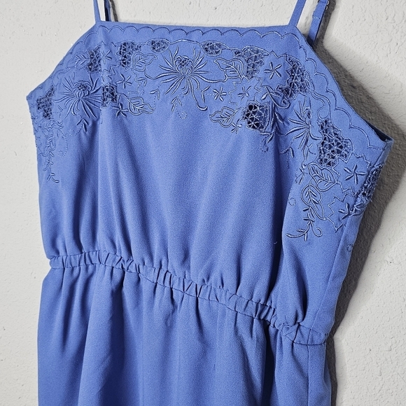Hive & Honey Blue Mini Dress Adjustable Strap Embroidered Floral Size M Medium - Picture 2 of 12